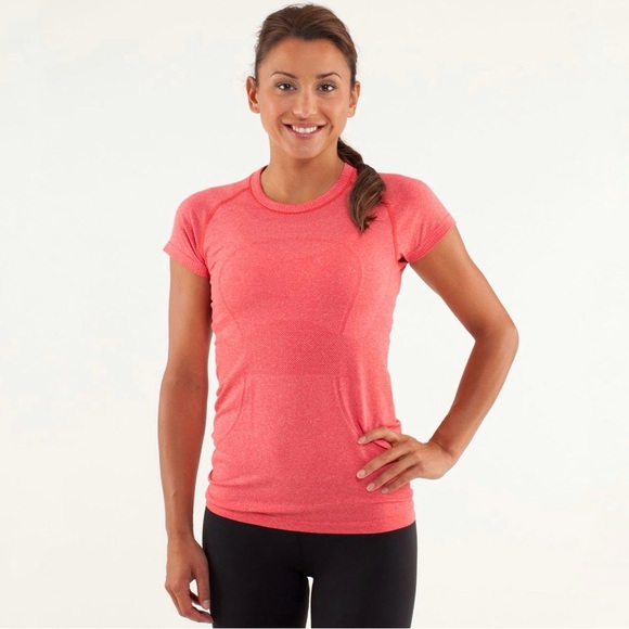 Lululemon Swiftly Tech Short Sleeve in Currant - Picture 1 of 13